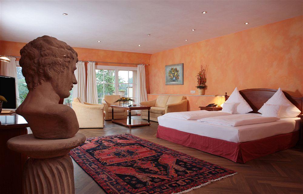 Hotel Schloss Edesheim Εξωτερικό φωτογραφία