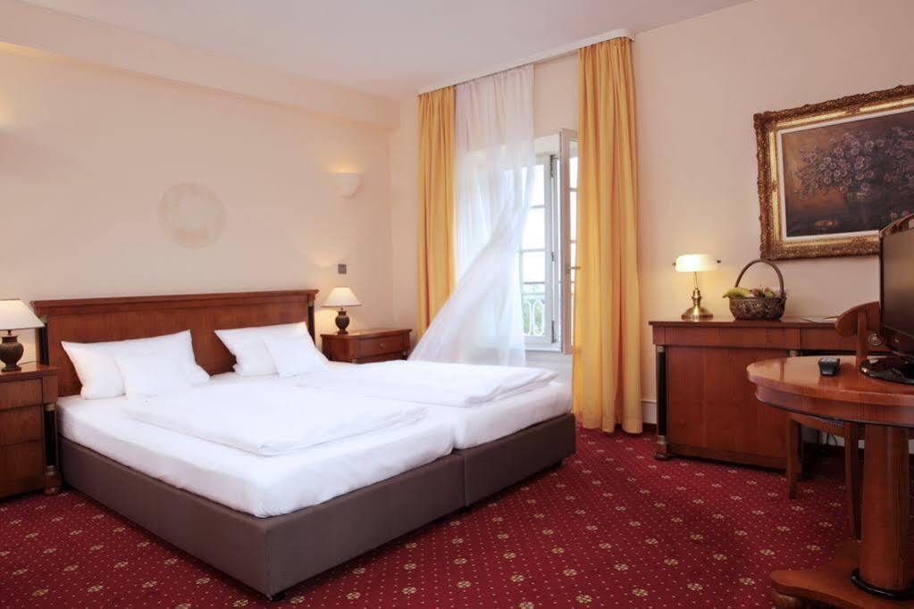 Hotel Schloss Edesheim Εξωτερικό φωτογραφία