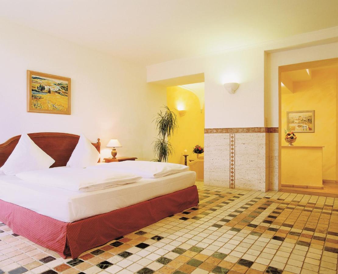 Hotel Schloss Edesheim Δωμάτιο φωτογραφία